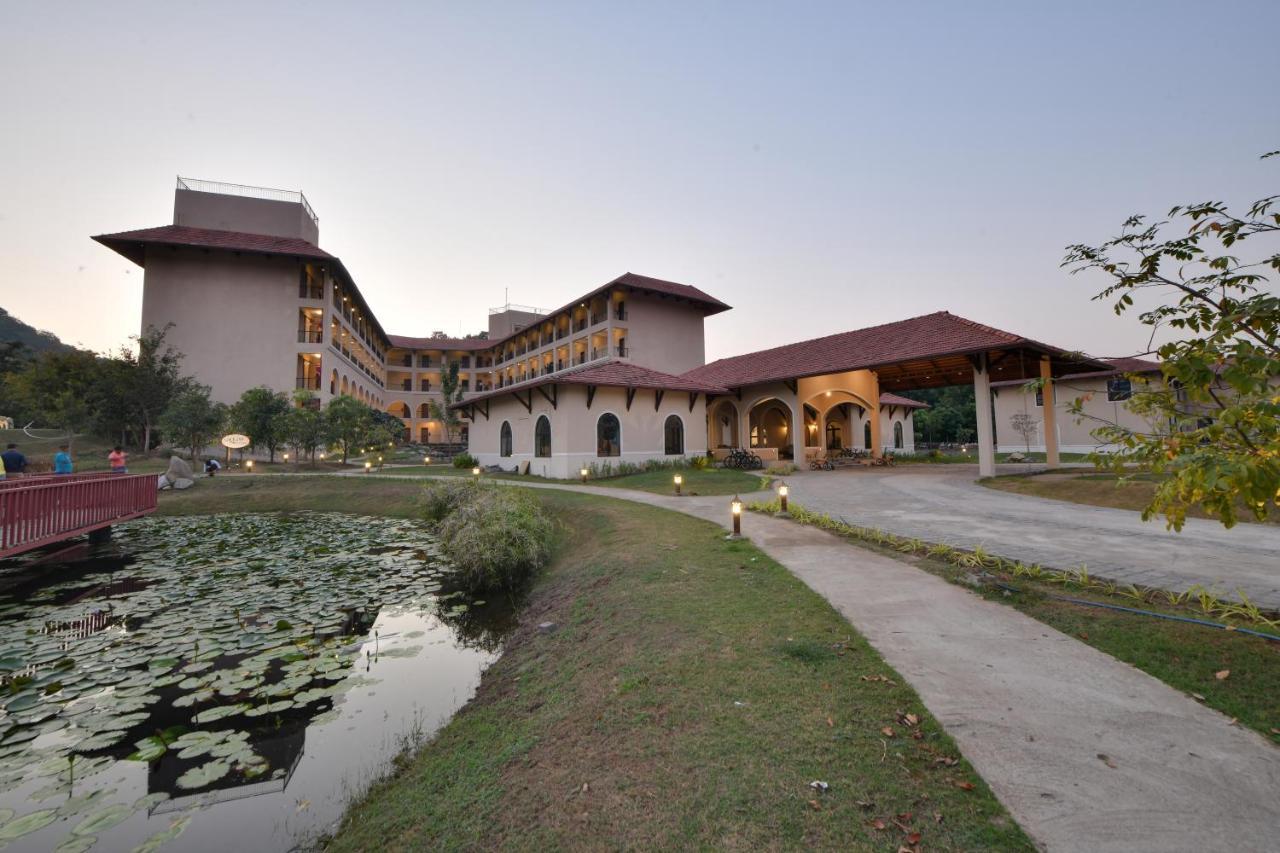 Bhanu The Fern Forest Resort & Spa, Jambughoda Екстер'єр фото
